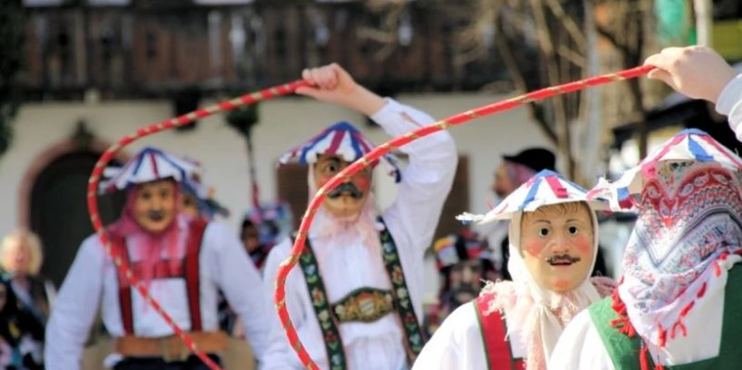 Maschkeratreiben am Dorfplatz
