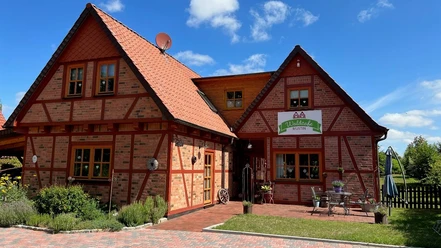 Waldcafé Mustin_Aussenansicht.jpg