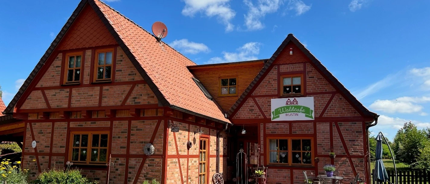 Waldcafé Mustin_Aussenansicht.jpg