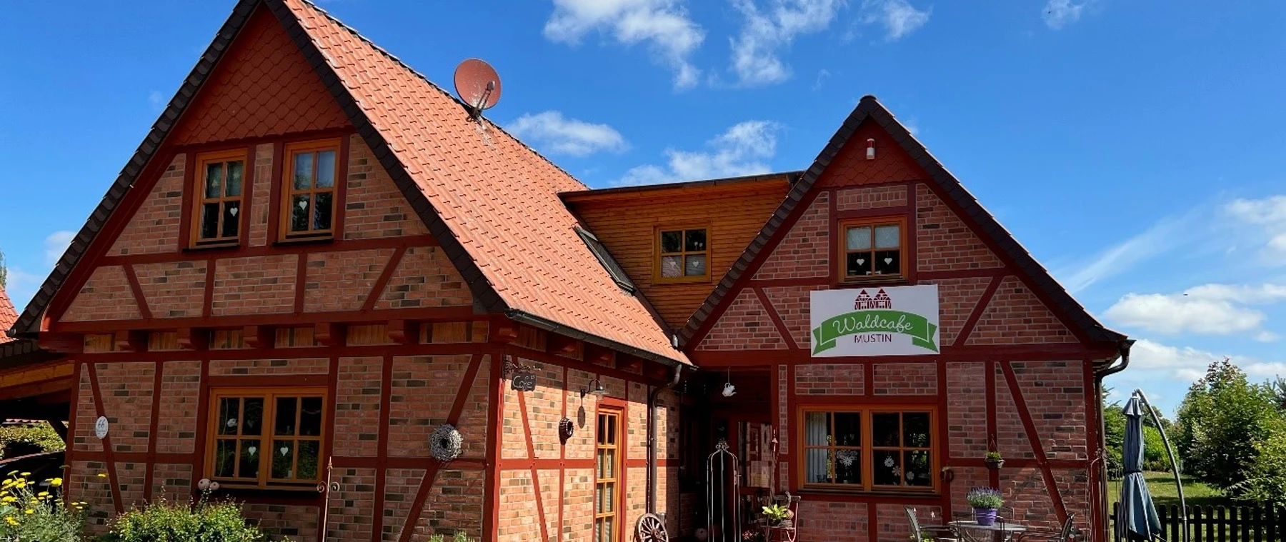 Waldcafé Mustin_Aussenansicht.jpg