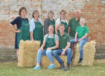 Hof Schmidt-Lila Hofladen_Team.jpg