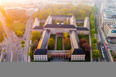 Muzeum Grassi z ptačí perspektivy - Muzea v Lipsku Pohled shora na areál muzea Grassi na jaře, kultura, historie, architektura
