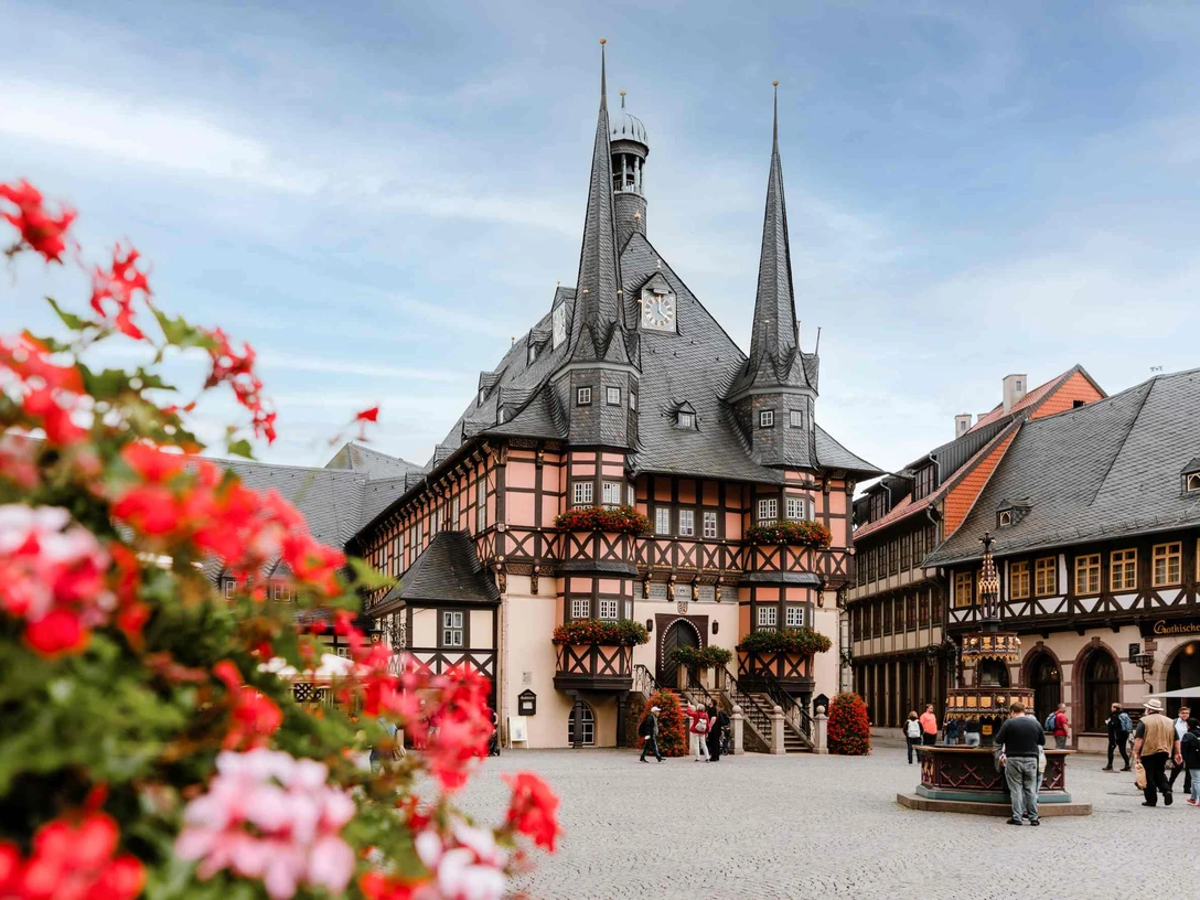 Marktplatz und Rathaus in Wernigerode Marktplatz und Rathaus in Wernigerode