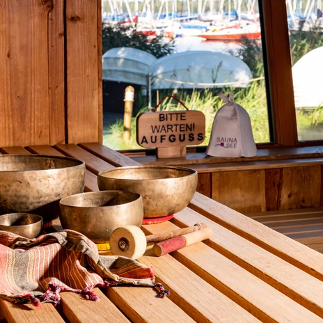 Napar z sauny w jeziorze - Wellness w Lipsku i regionie Kolejny napar przygotowywany jest w saunie w jeziorze