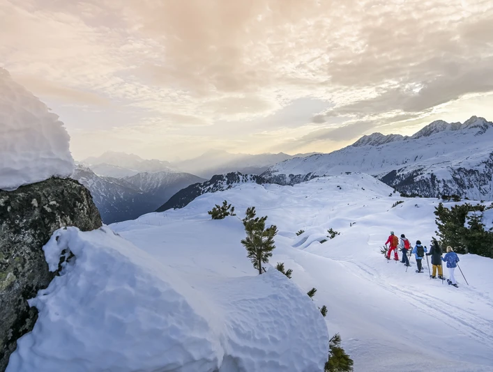 Schneeschuhwanderung bei Vollmond - Skischule Riederalp Schneeschuhwanderung bei Vollmond - Skischule Riederalp