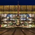 Gewandhaus zu Leipzig bei Nacht - Musikstadt Leipzig Blick auf das Gewandhaus zu Leipzig bei Nacht mit dem Mendebrunnen im Vordergrund, Musikstadt, Sehenswürdigkeiten, Kultur