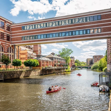 View of the Buntgarnwerke in Plagwitz and canoeists on the Weiße Elster, industrial heritage, architecture, sightseeing, leisure