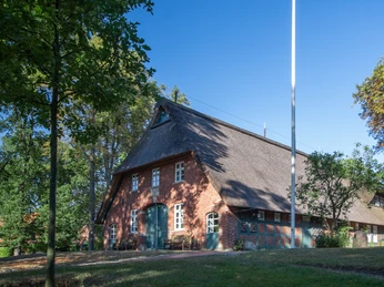 Das Rathaus von Worpswede Das Rathaus von Worpswede im TeufelsmoorThe Worpswede town hall in TeufelsmoorWorpswedes rådhus i TeufelsmoorHet gemeentehuis van Worpswede in Teufelsmoor