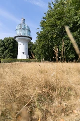 Lichtturm Solingen Blick auf den Lichtturm umgeben von Bäumen