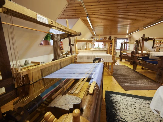 Stadt Petershagen_Ilse_copyright IlserWebstube_Projekt HtK 2021_Webstühle linke Seite_quer.jpg Ilser Webstube