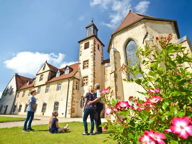 Morschen Kloster Haydau mit Besuchern