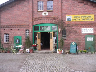 Antik Cafe bric-a-brac.JPG