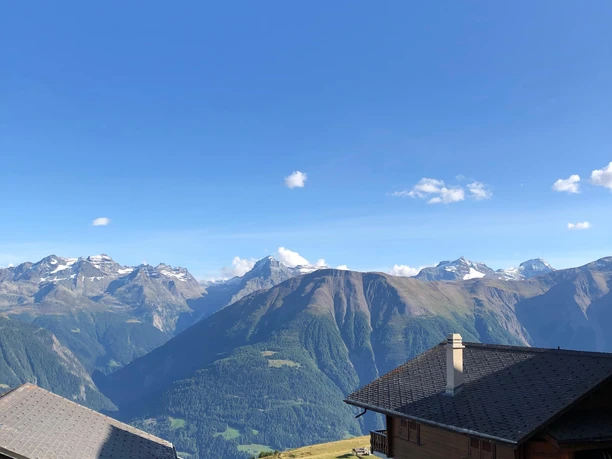 Aussicht vom Balkon im Sommer