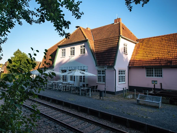 Blick auf den Worpsweder Bahnhof View of Worpswede railroad station - a restaurant in Worpswede on the tracks of the Moorexpress