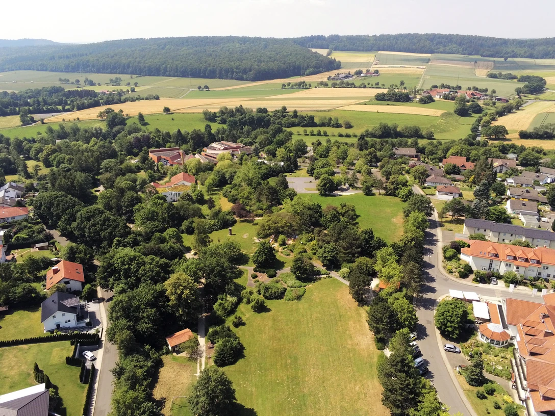 Bad Emstal - Kurpark Rosengarten von oben Bad Emstal - Kurpark Rosengarten von oben