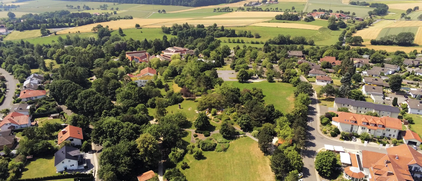Bad Emstal - Kurpark Rosengarten von oben Bad Emstal - Kurpark Rosengarten von oben