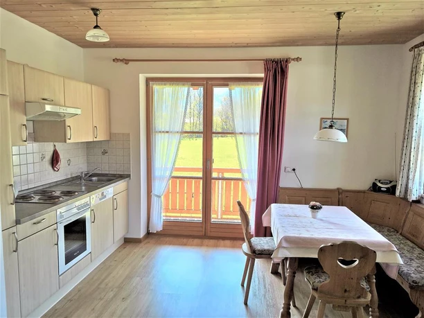 Dorfblick Küche mit Essecke