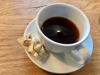 Eine Tasse frischer Kaffee in der Kaffeerösterei Röstwerk in Schloß Holte-Stukenbrock Eine Tasse frischer Kaffee in der Kaffeerösterei Röstwerk in Schloß Holte-Stukenbrock