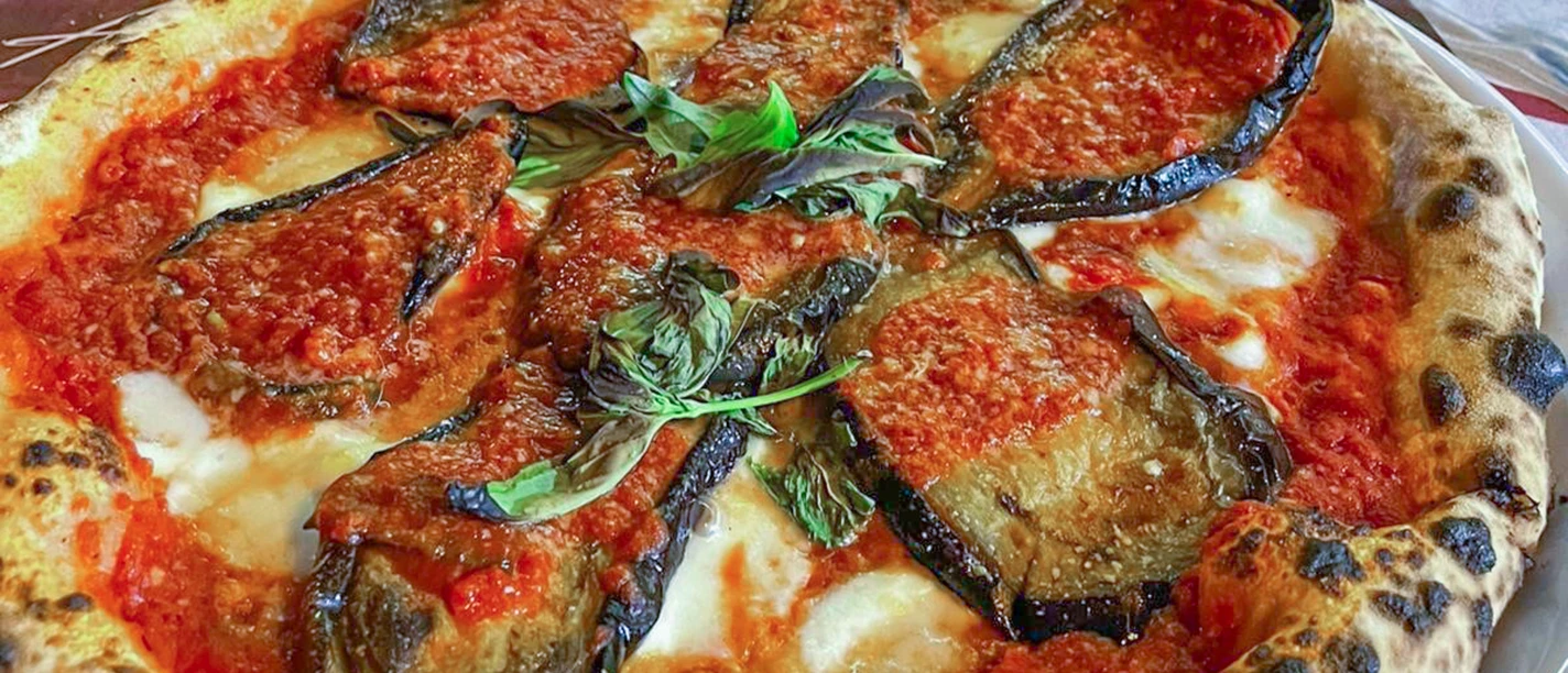 Pizza mit Aubergine