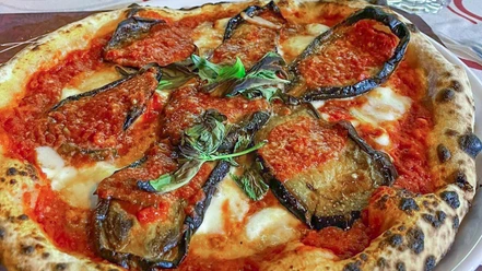 Pizza mit Aubergine Pizza mit Aubergine