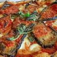 Pizza mit Aubergine Pizza mit Aubergine