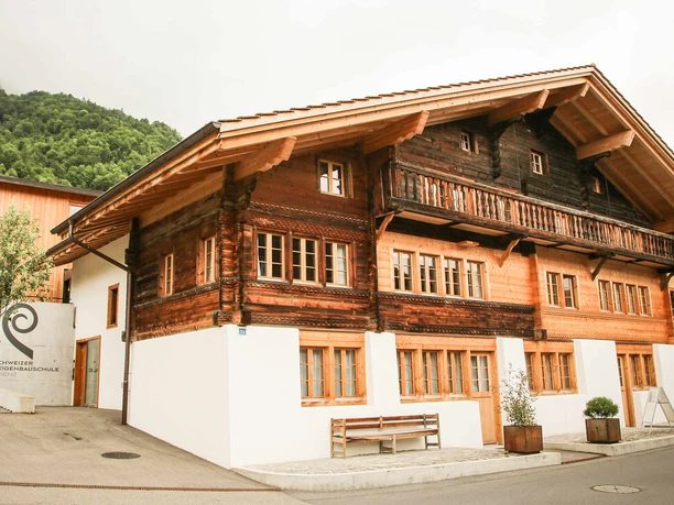 geigenbauschule-brienz-gebaeude.jpg