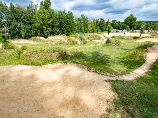 Fahrradparcour an der Dirt-Bike-Strecke