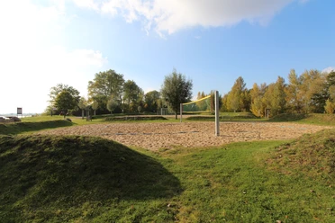 Beachvolleyball direkt an der Elbe