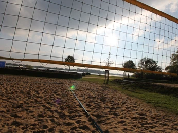 Beachvolleyball direkt an der Elbe