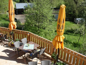 Blick zum Park von der Terrasse