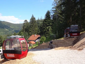 Gondeln am Kernhof_copyright Tourist-Info. Seebach