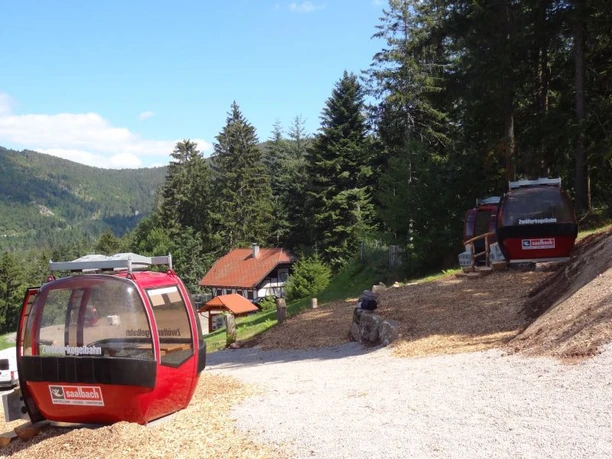Gondeln am Kernhof_copyright Tourist-Info. Seebach