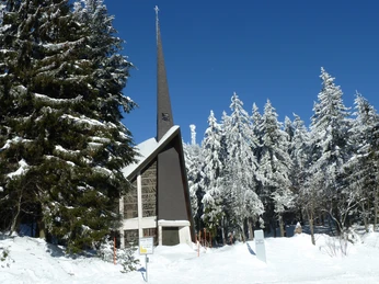 St. Michaelskapelle am Mummelsee im Winter