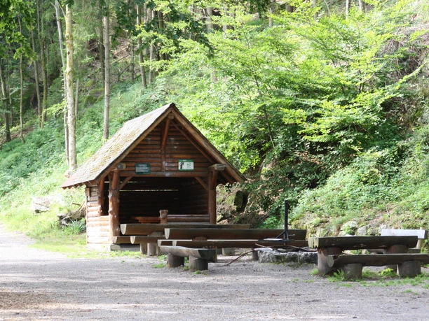 Grillplatz mit Schutzhütte