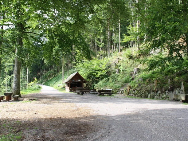 Grillplatz mit Schutzhütte