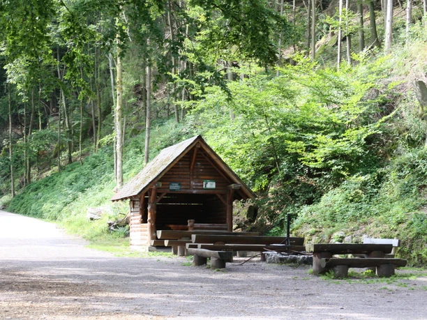 Grillplatz mit Schutzhütte