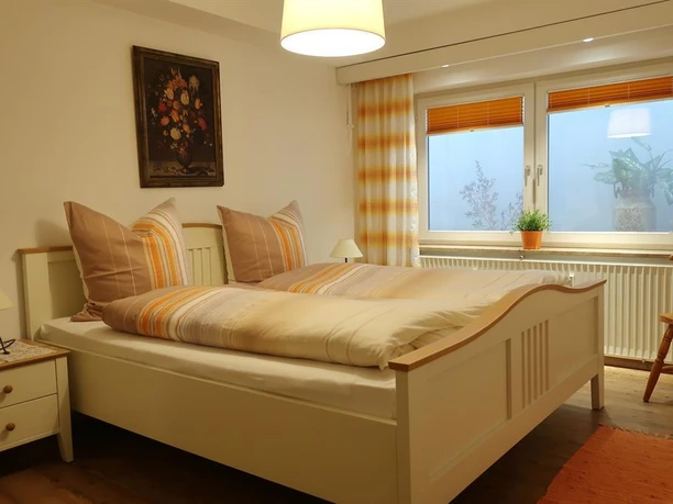 Schlafzimmer 1
