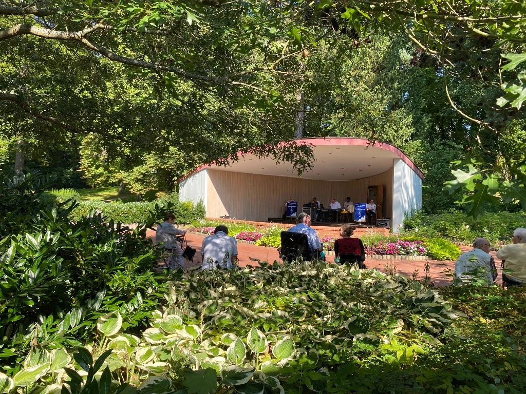 Musikpavillon an der Wandelhalle Reinhardshausen.