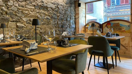 trattoria-da-rafmi-interieur-tische.jpg