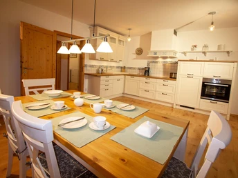 großzügige Wohnküche mit hochwertiger Ausstattung