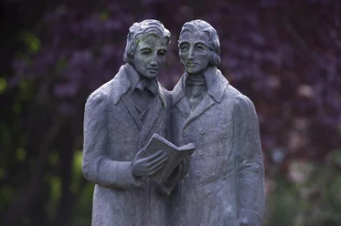 Kassel_Brueder_Grimm_Statue_(1).JPG