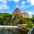 Burg Kriebstein mit Wasserfall Burg Kriebstein mit Wasserfall und Brücke