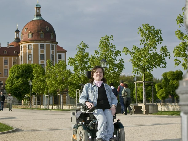 Rollstuhlfahrer Schloss Moritzburg Moritzburg, Jagdschloss