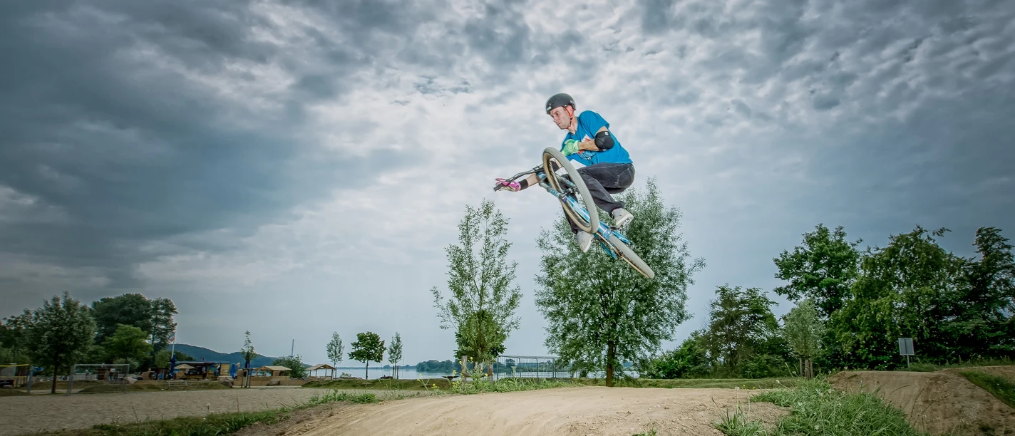 Fahrradparcour an der Dirt-Bike-Strecke