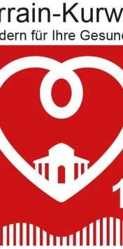 Rotes Schild mit weißem Herz, Kurweg-Logo, Text "Wandern für Ihre Gesundheit" und die Zahl eins.