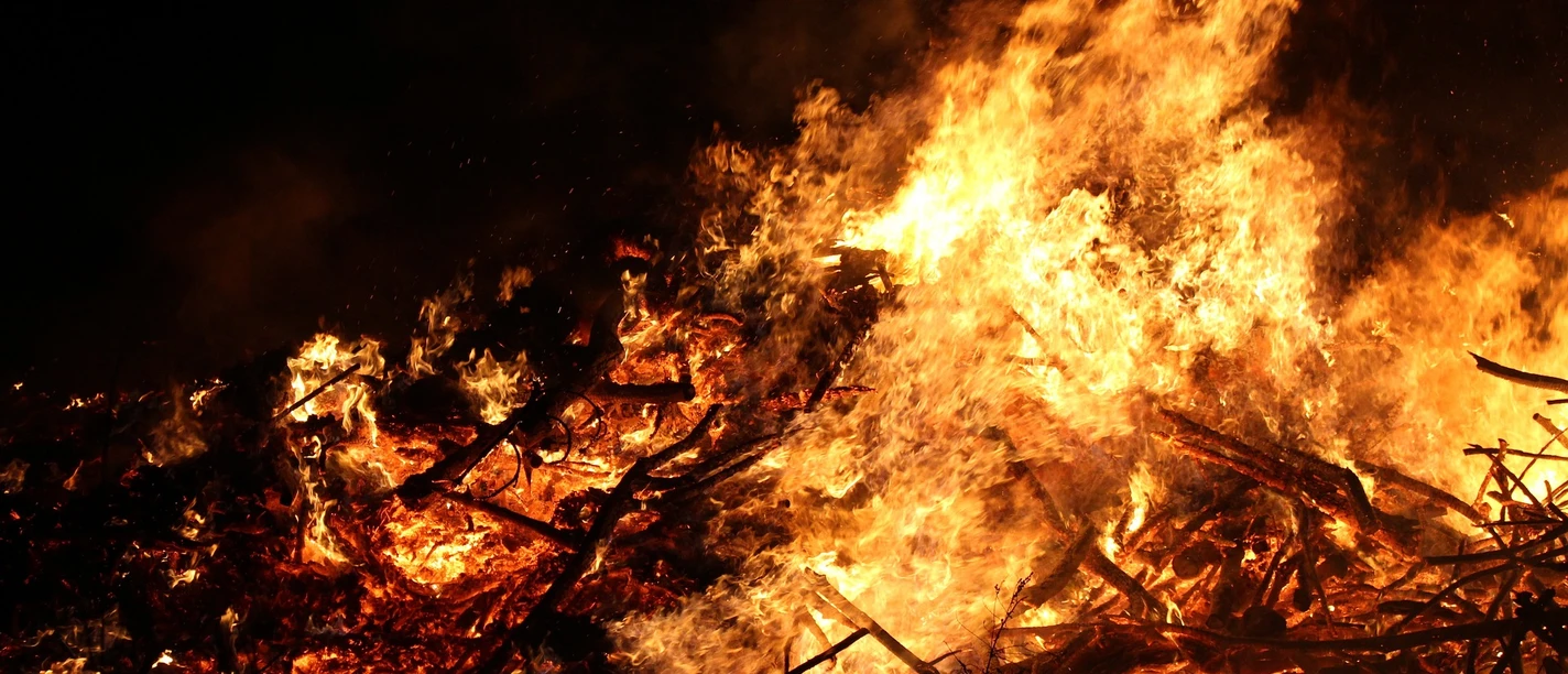 easter-fire-1291648_1920.jpg