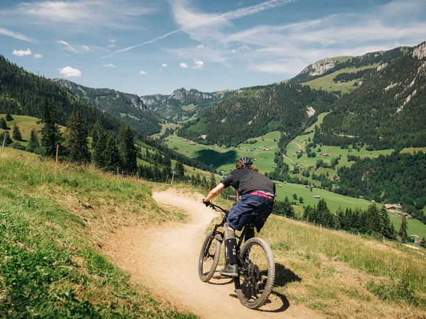 Verbessere deine Bremstechnik in der HOT-TRAIL Bikeschule Verbessere deine Bremstechnik in der HOT-TRAIL Bikeschule