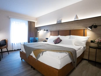 Doppelzimmer im Oste-Hotel Bremervörde Doppelzimmer im Oste-Hotel BremervördeDouble room at the Oste-Hotel BremervördeDobbeltværelse på Oste-Hotel BremervördeTweepersoonskamer in het Oste-Hotel Bremervörde