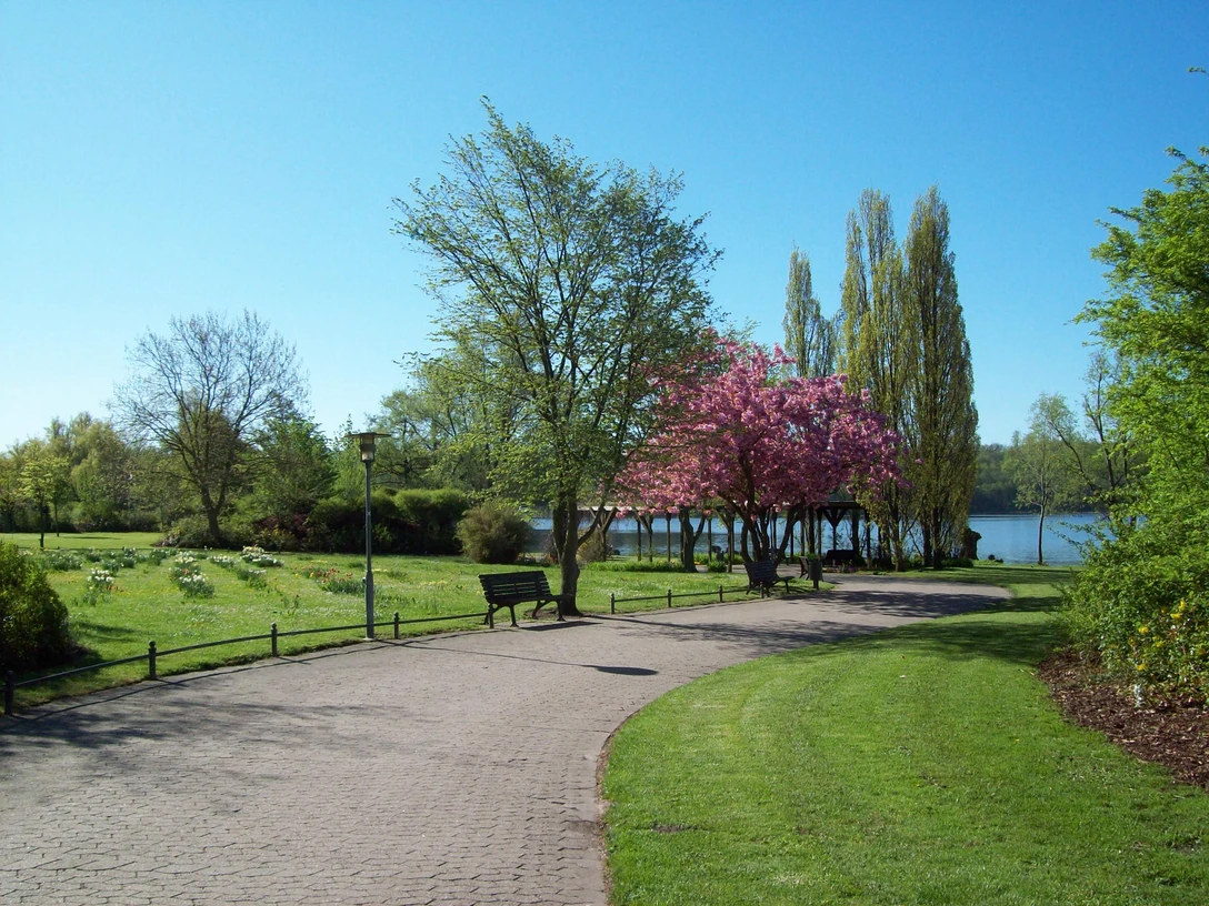 Der idyllische Kurpark Ratzeburg am Küchensee, Katrin Jester.JPG Der idyllische Kurpark Ratzeburg am Küchensee