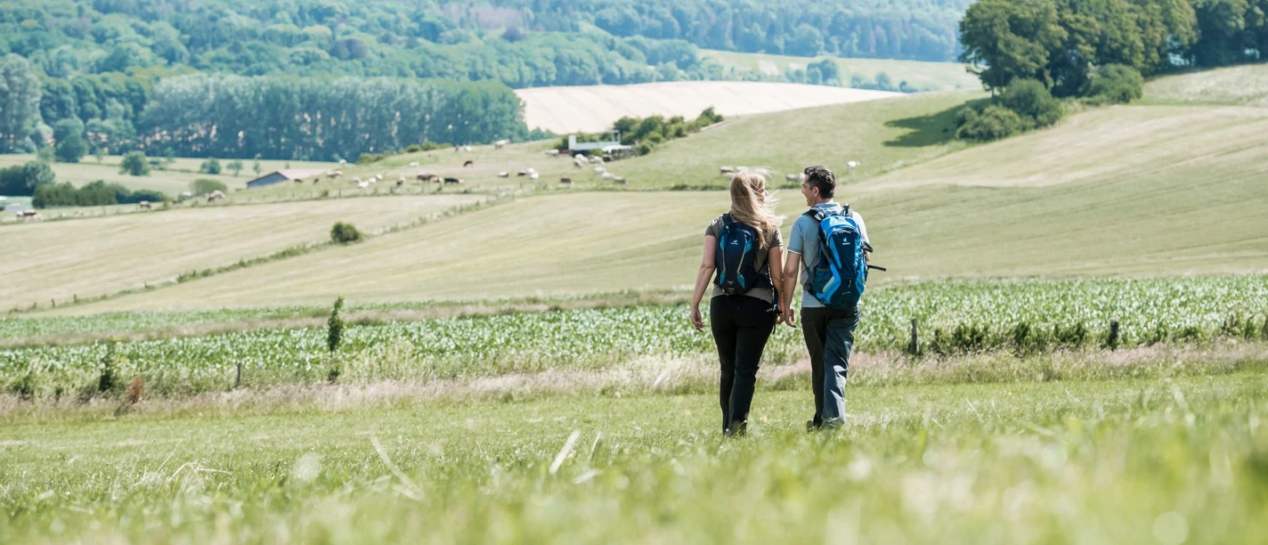 Geführte Wanderung mit einem Paar die über den Steinberg geht.